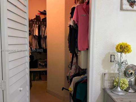 18247 NW 88th Pl, Hialeah FL - photo 19 of 45