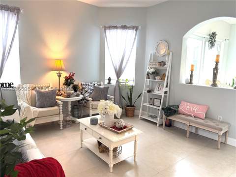 18247 NW 88th Pl, Hialeah FL - photo 6 of 45