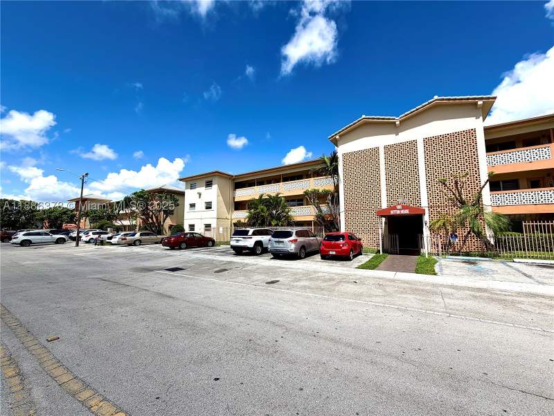 1 bedroom Condominium at 1885 NE 121st St 3, Sutton House Condo, North Miami — photo 2