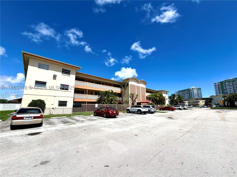 1 bedroom Condominium at 1885 NE 121st St 3, Sutton House Condo, North Miami — photo 3