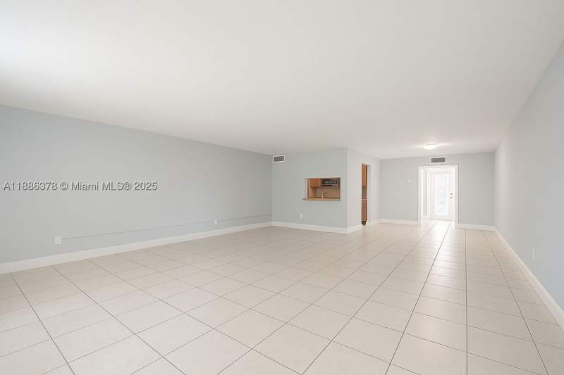 1 bedroom Condominium at 1885 NE 121st St 3, Sutton House Condo, North Miami — photo 4