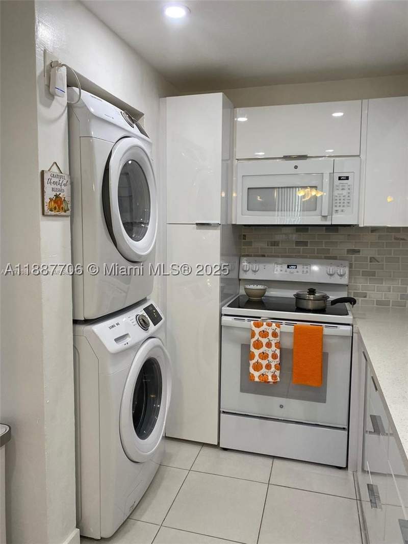2 bedroom Condominium at 10000 NW 80 Ct 2565, Samari Lake East, Hialeah Gardens — photo 2