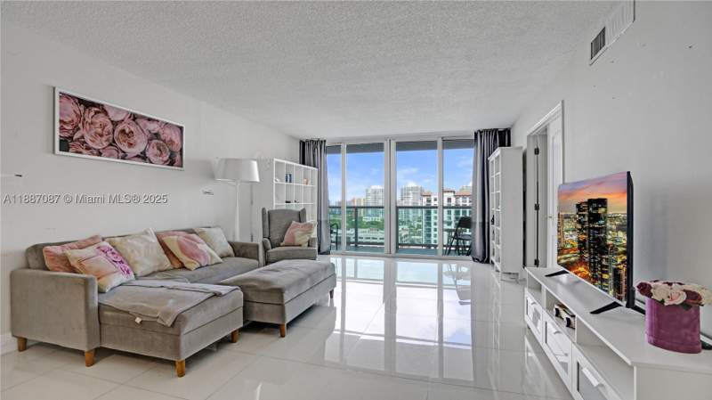 2 bedroom Condominium at 100 Bayview Dr 1931, Arlen House East Condo, Sunny Isles Beach — photo 2