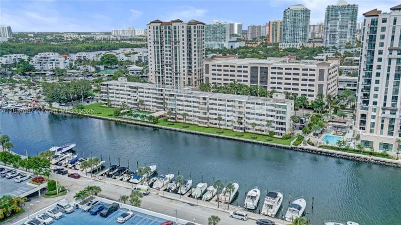 2 bedroom Condominium at 100 Bayview Dr 1931, Arlen House East Condo, Sunny Isles Beach — photo 3