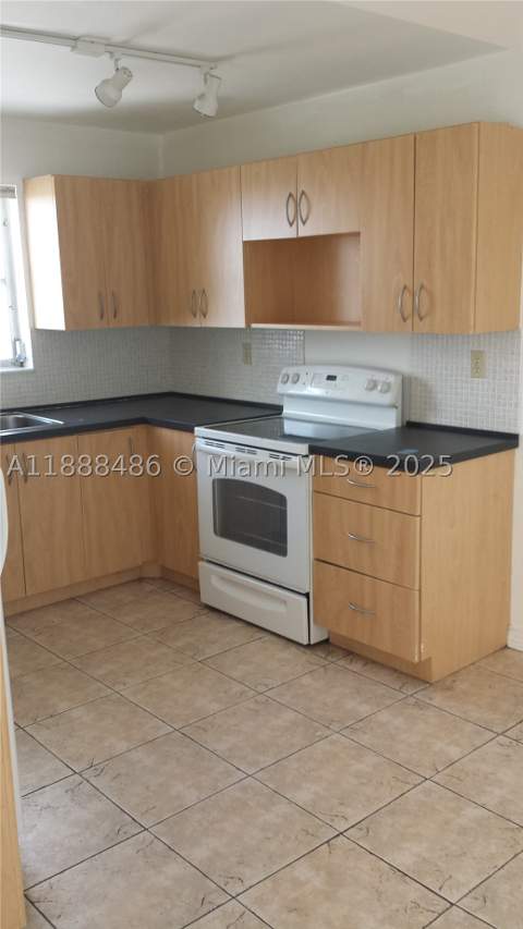 2750 NE 183rd St 2305, Aventura FL - photo 8 of 31