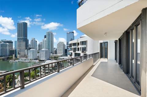 520 Brickell Key Drive UPH-03, Miami FL - photo 13 of 33