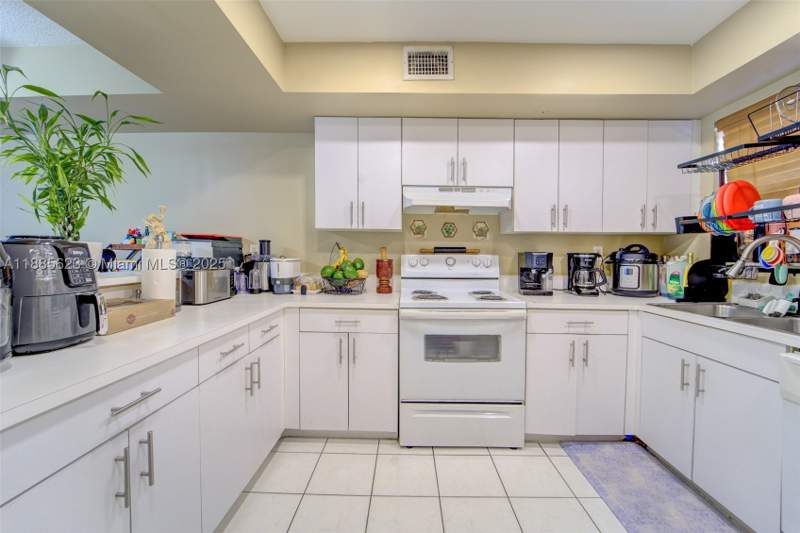 2 bedroom Condominium at 14915 SW 80th St 205, The Seasons Villas & Thms, Miami — photo 5