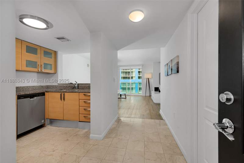 1 bedroom Condominium at 2101 Brickell Avenue 905, Skyline Condo, Miami — photo 2