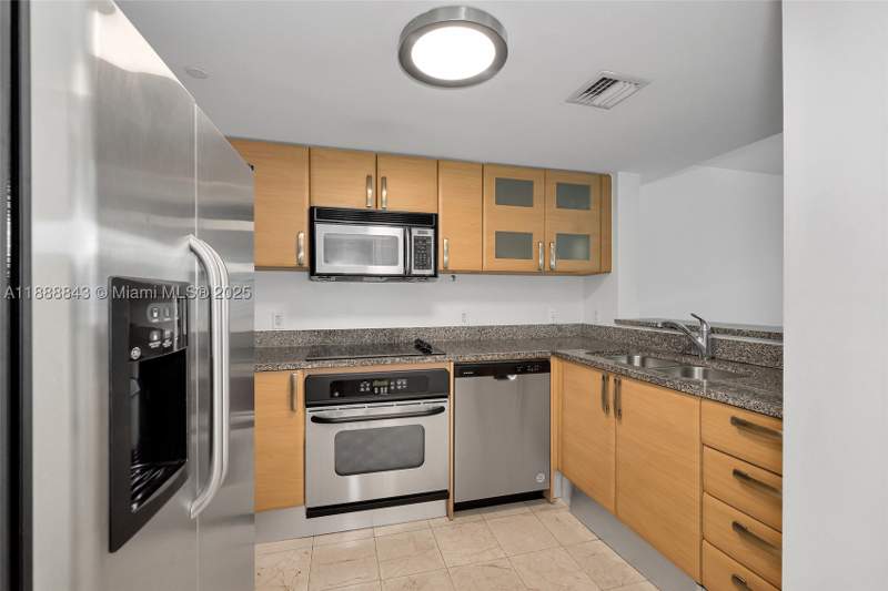 1 bedroom Condominium at 2101 Brickell Avenue 905, Skyline Condo, Miami — photo 3