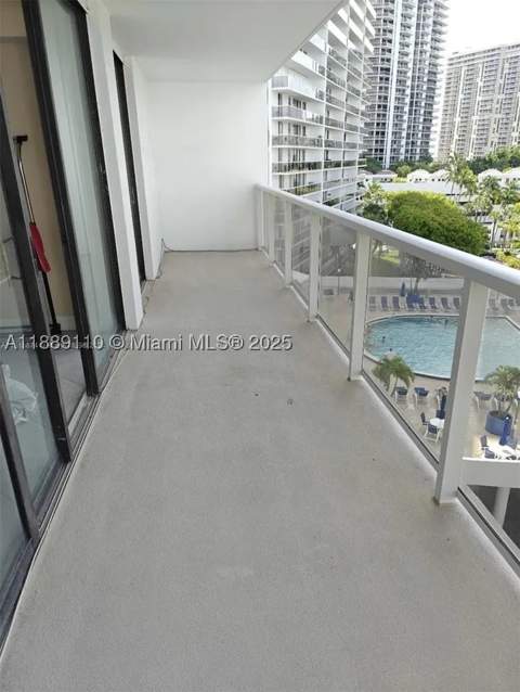 3701 N Country Club Dr 705, Aventura FL - photo 10 of 11