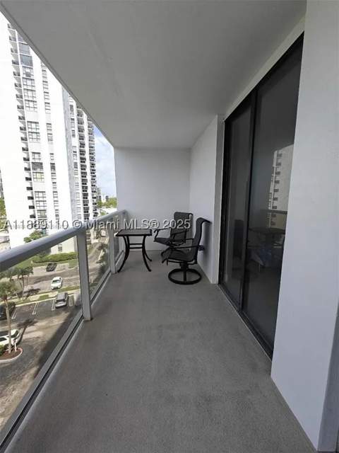 3701 N Country Club Dr 705, Aventura FL - photo 9 of 11