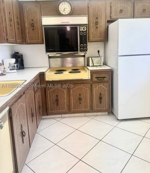 3600 NE 170 St. Apt.D.303, North Miami Beach FL - photo 13 of 25