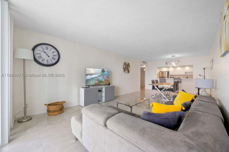 1 bedroom Condominium at 19370 Collins Ave 1425, Ocean Reserve Condo, Sunny Isles Beach — photo 4