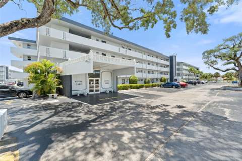 441 NE 195th Street 302, Miami FL - photo 24 of 30
