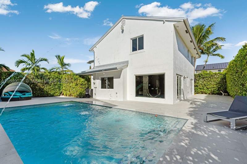 4 bedroom SingleFamilyResidence at 6763 SW 106 pl, Jacarandas At Sunset, Miami — photo 2
