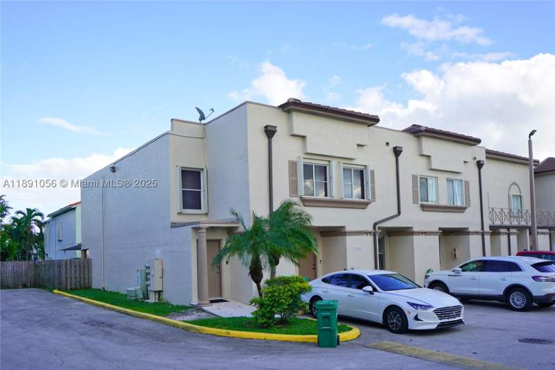 3 bedroom Townhouse at 1195 NW 124th Ave 2202, Puerto Bello Condo No 2, Miami — photo 2