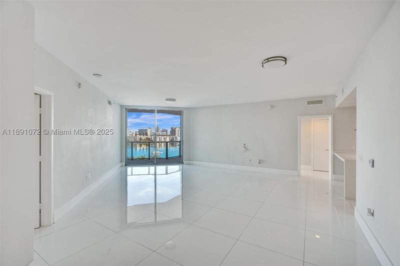 2 bedroom Condominium at 17301 Biscayne Blvd 708, Marina Palms Residences N, North Miami Beach — photo 3