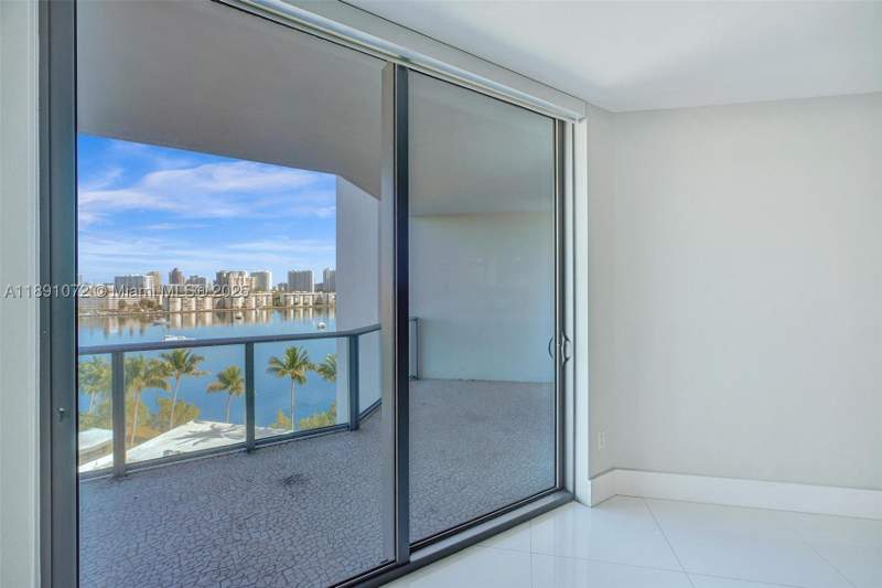 2 bedroom Condominium at 17301 Biscayne Blvd 708, Marina Palms Residences N, North Miami Beach — photo 5