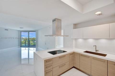 17301 Biscayne Blvd 708, North Miami Beach FL - photo 8 of 43
