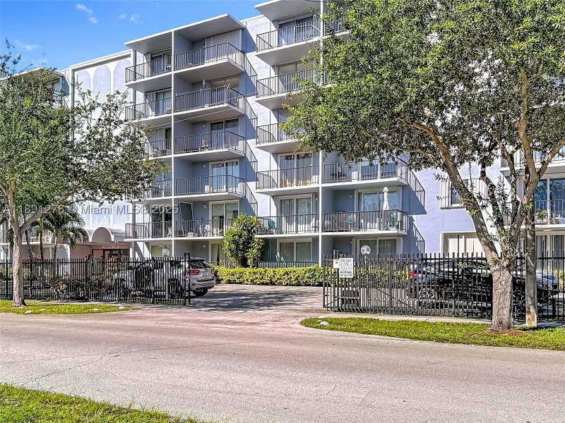 2 bedroom Condominium at 12500 NE 15th Ave 105, Three Horizons East Condo, North Miami — photo 2
