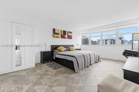 5838 Collins Ave 11B, Miami Beach FL - photo 8 of 32