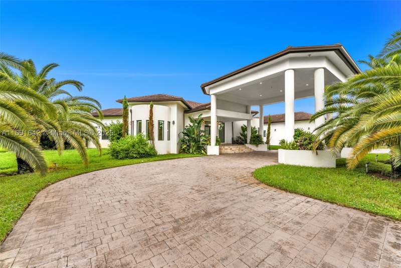 8 bedroom SingleFamilyResidence at 12175 SW 45th St, Bird Road Farmsites, Miami — photo 2