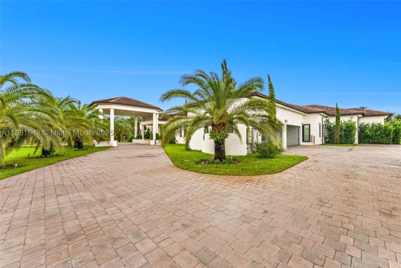 8 bedroom SingleFamilyResidence at 12175 SW 45th St, Bird Road Farmsites, Miami — photo 5