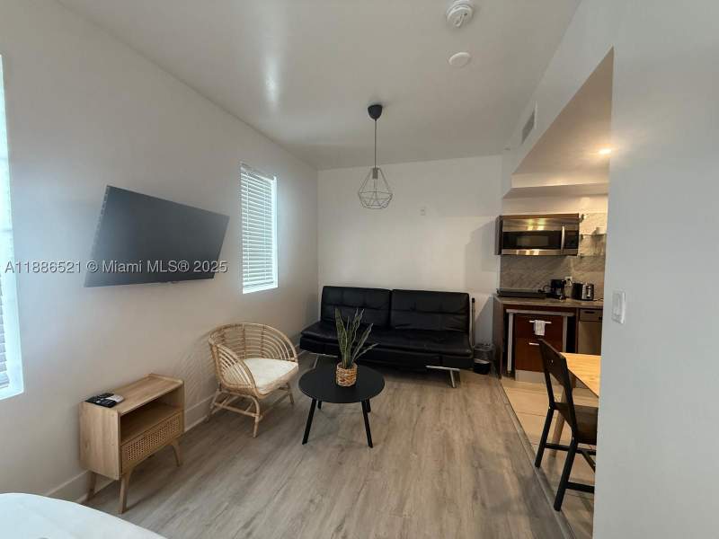 1 bedroom HotelMotel at 1036 Ocean Dr B309, The Strand On Ocean Drive, Miami Beach — photo 2