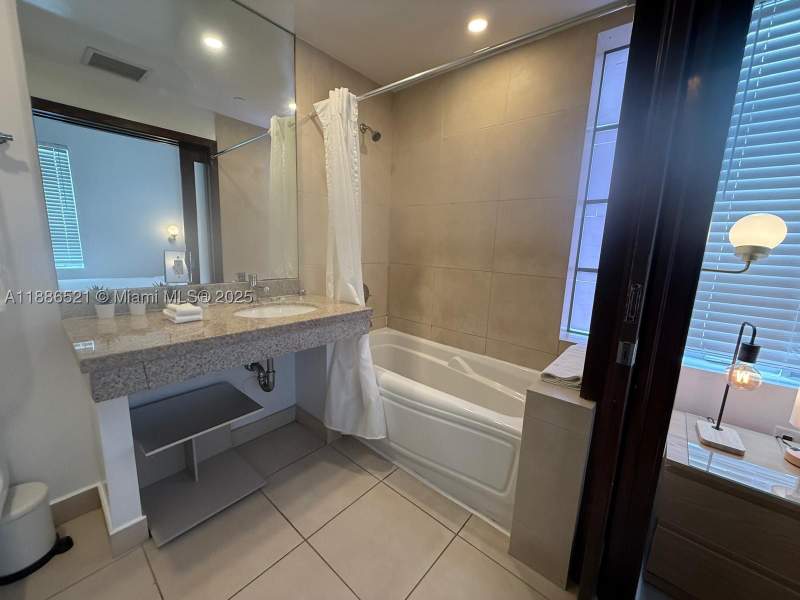 1 bedroom HotelMotel at 1036 Ocean Dr B309, The Strand On Ocean Drive, Miami Beach — photo 3
