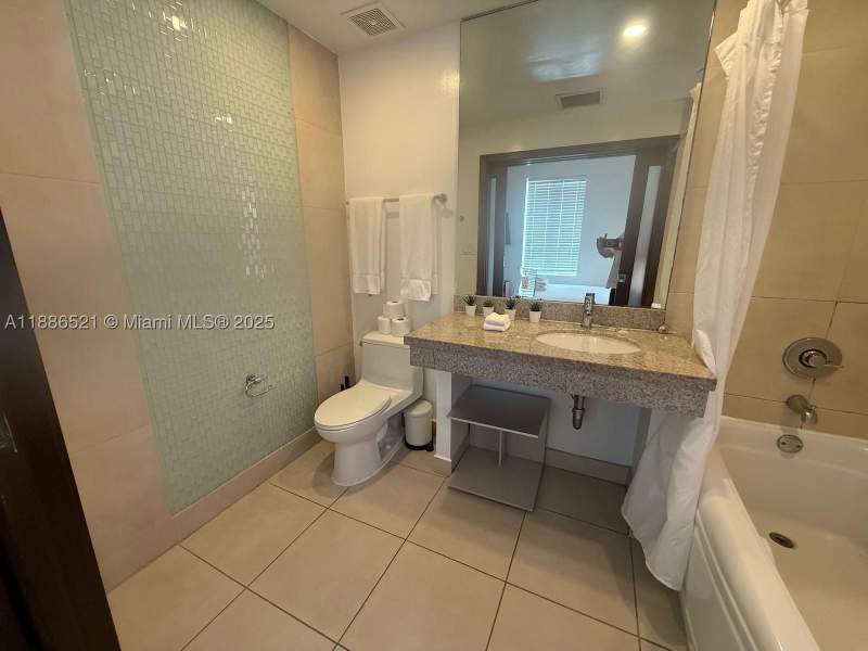 1 bedroom HotelMotel at 1036 Ocean Dr B309, The Strand On Ocean Drive, Miami Beach — photo 4