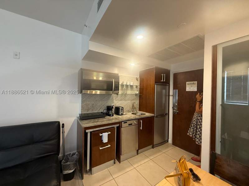 1 bedroom HotelMotel at 1036 Ocean Dr B309, The Strand On Ocean Drive, Miami Beach — photo 5