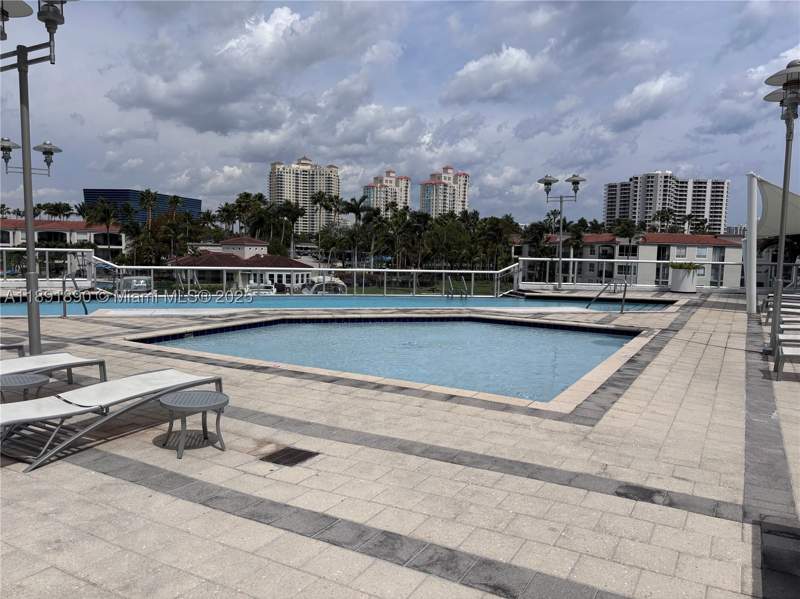 2 bedroom Condominium at 3131 NE 188th St 1-809, The Atrium At Aventura Co, Aventura — photo 3