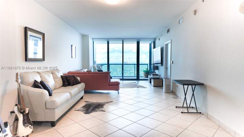 2 bedroom Condominium at 601 NE 36th St 2206, Blue Condo, Miami — photo 2
