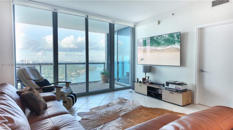 2 bedroom Condominium at 601 NE 36th St 2206, Blue Condo, Miami — photo 3