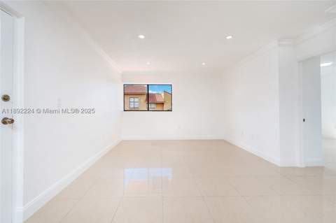 2775 W 61st Pl 207, Hialeah FL - photo 10 of 26