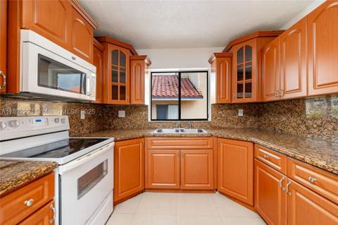 2775 W 61st Pl 207, Hialeah FL - photo 14 of 26