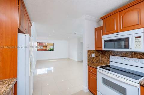 2775 W 61st Pl 207, Hialeah FL - photo 16 of 26