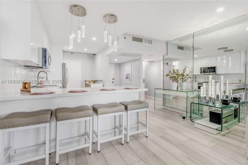 1 bedroom Condominium at 100 Lincoln Rd 323, The Decoplage Condo, Miami Beach — photo 5