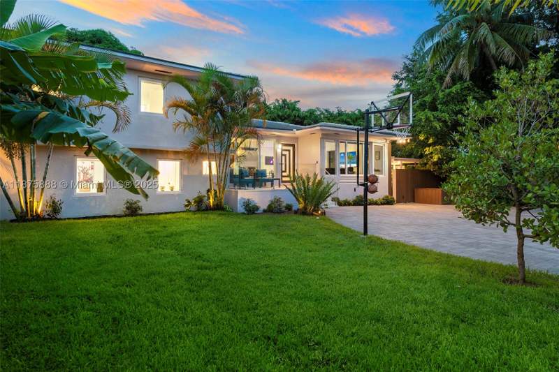 5 bedroom SingleFamilyResidence at 1019 NE 87th St, Davis Harbor, Miami — photo 3