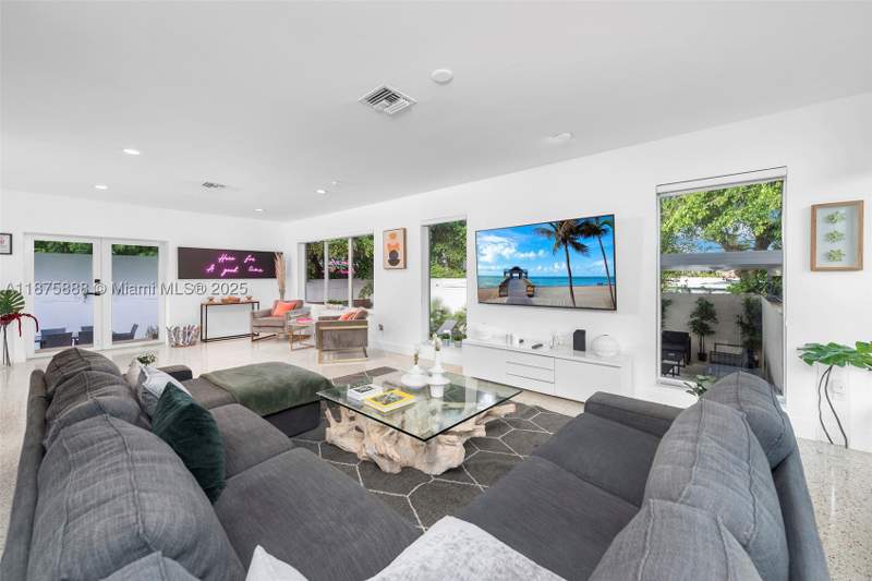 5 bedroom SingleFamilyResidence at 1019 NE 87th St, Davis Harbor, Miami — photo 5