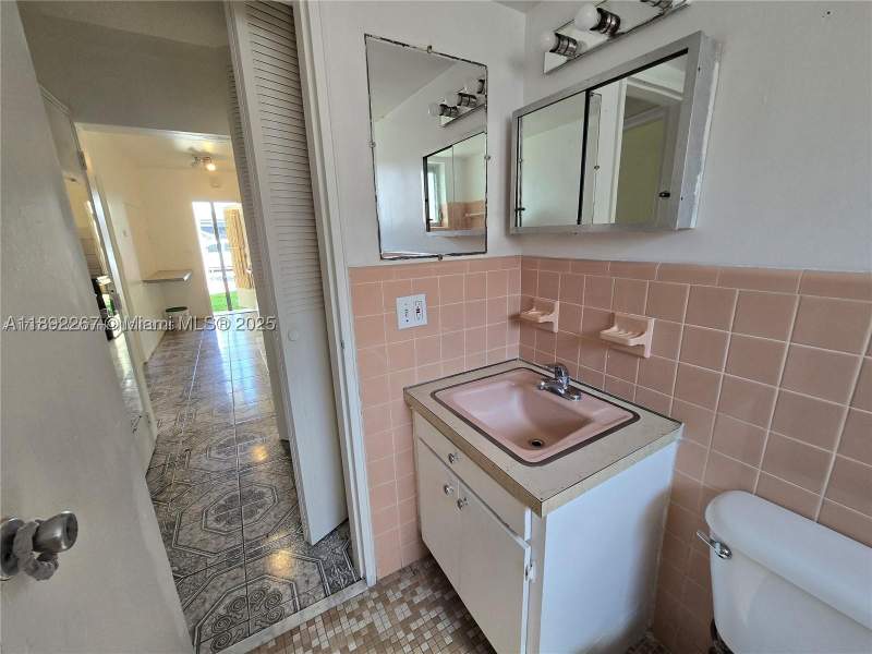1 bedroom StockCooperative at 70 NW 77th St 11, Prestige Apts Inc Co-Op, Miami — photo 2