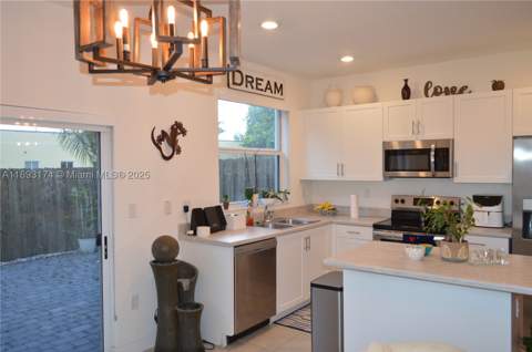 2744 SE 19th St, Homestead FL - photo 8 of 29