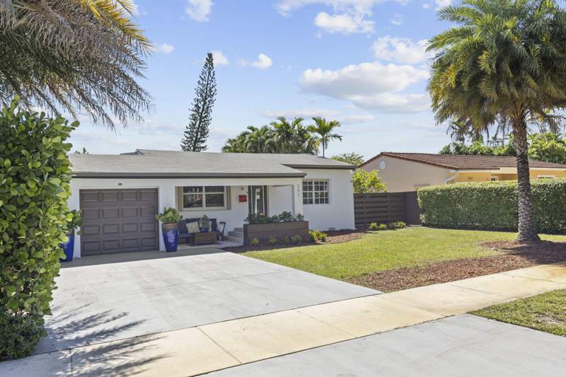 4 bedroom SingleFamilyResidence at 297 Minola Drive, REV PL SEC 2 CC ESTATES, Miami Springs — photo 3
