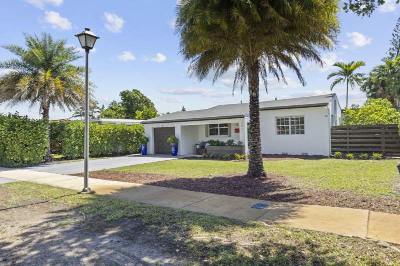 4 bedroom SingleFamilyResidence at 297 Minola Drive, REV PL SEC 2 CC ESTATES, Miami Springs — photo 4