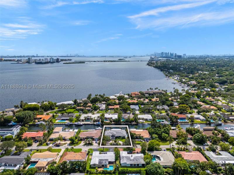 4 bedroom SingleFamilyResidence at 1370 NE 103rd St, Replat Miami Shores Bay, Miami Shores — photo 3