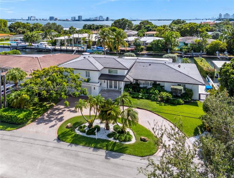 4 bedroom SingleFamilyResidence at 1370 NE 103rd St, Replat Miami Shores Bay, Miami Shores — photo 4