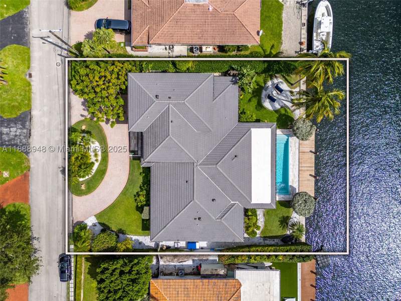 4 bedroom SingleFamilyResidence at 1370 NE 103rd St, Replat Miami Shores Bay, Miami Shores — photo 5