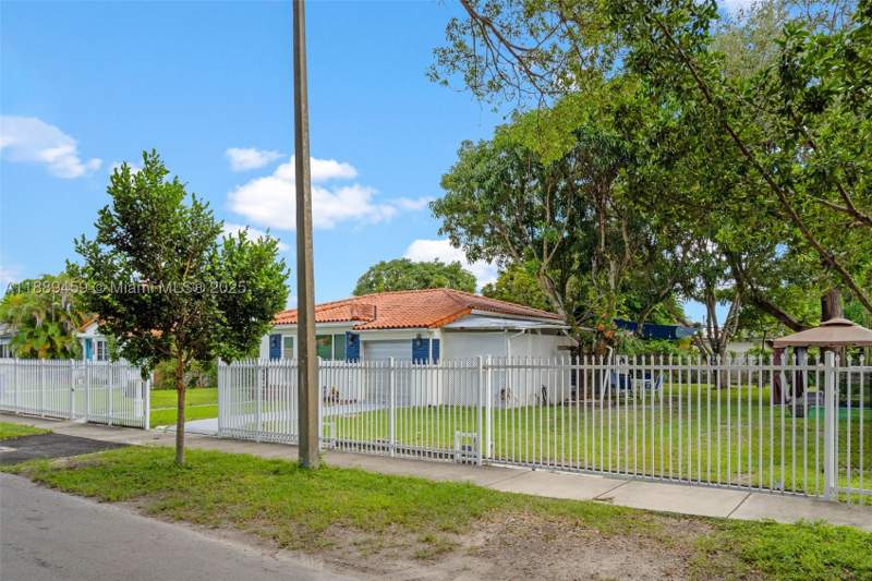 3 bedroom SingleFamilyResidence at 5340 SW 5th St, Durward Heights, Miami — photo 3