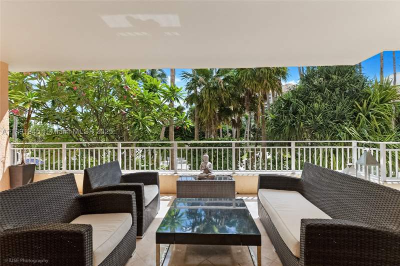 3 bedroom Condominium at 791 Crandon Blvd 303, OCEAN TOWER TWO CONDO, Key Biscayne — photo 1