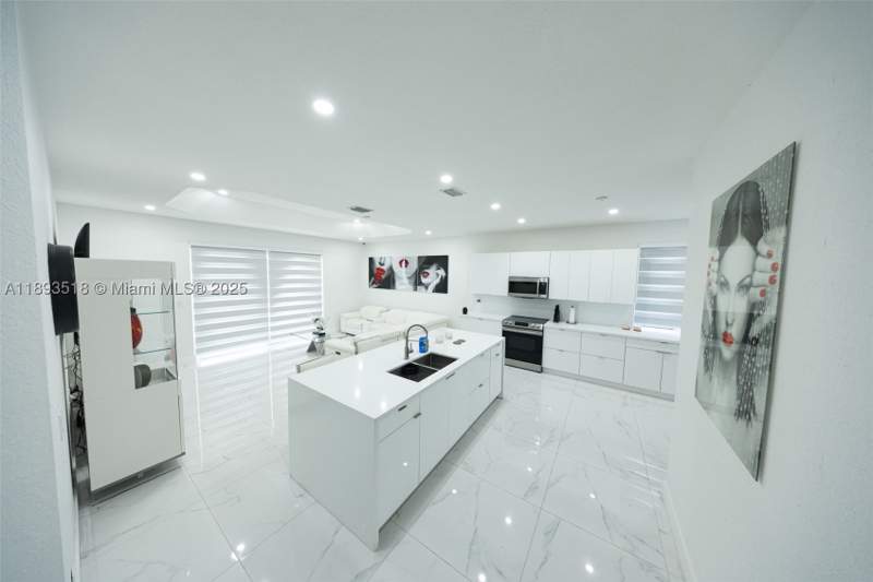 4 bedroom SingleFamilyResidence at 2122 NE 39th Ter, Floridian Bay Estates, Homestead — photo 2